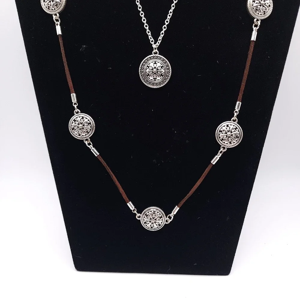 1946 Silver Tone Floral Medallion Necklace Brown Faux Leather Boho